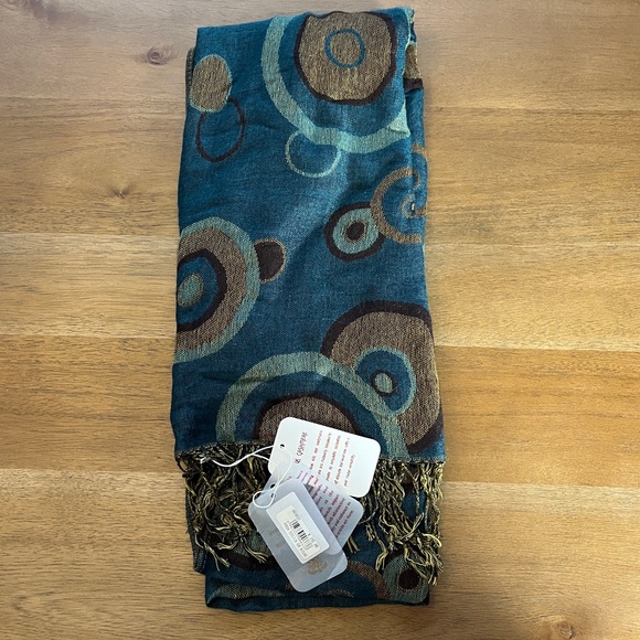 BNWT Silk Cashmere Scarf - Picture 4 of 7